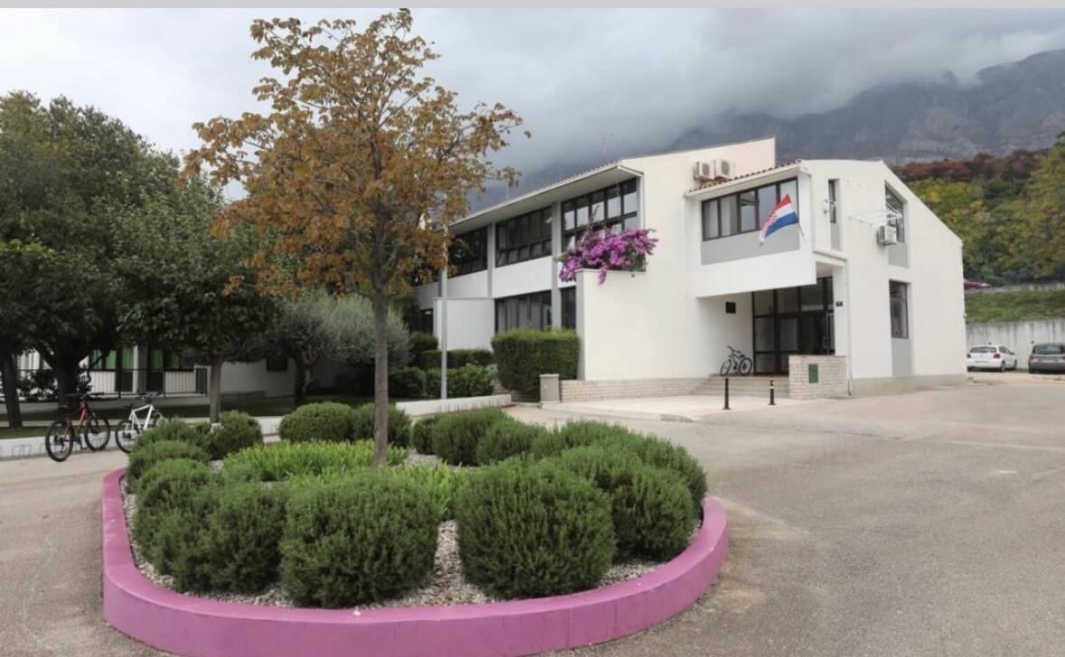 Osnovna škola – Tučepi